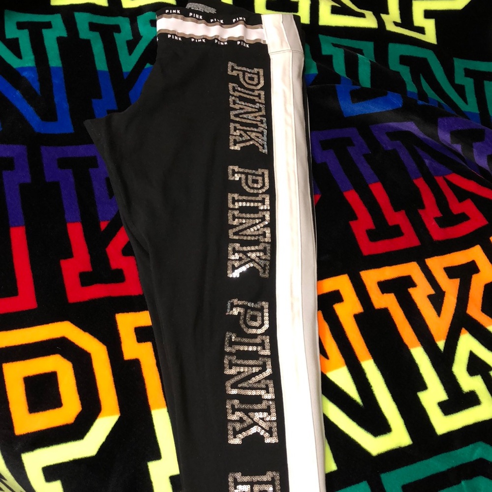 Yoga pants 🧘🏽♀️ - Picture 3 of 5